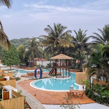 Azora By Ayatana, Goa Hotel Morjim Bagian luar foto
