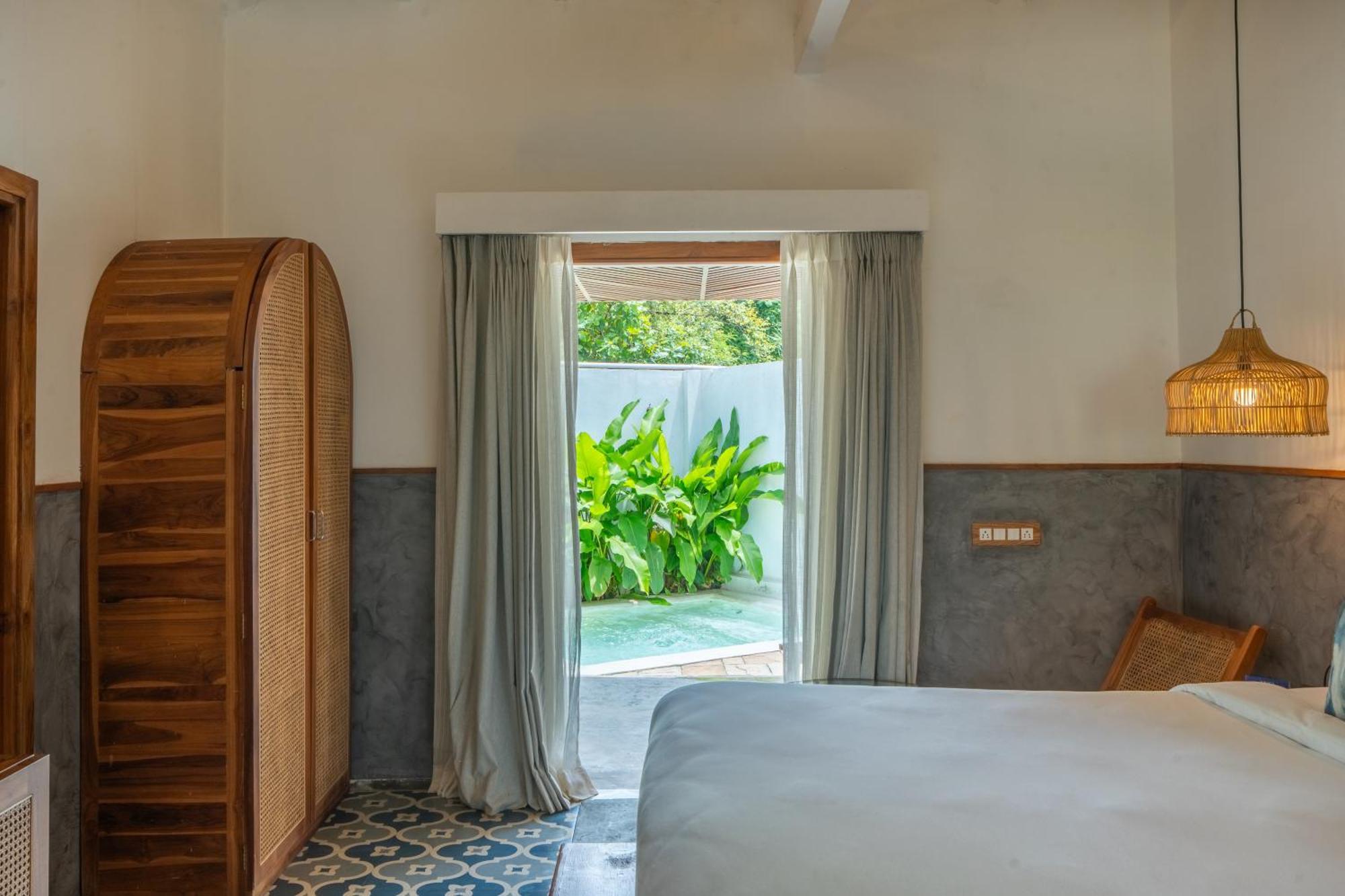 Azora By Ayatana, Goa Hotel Morjim Bagian luar foto