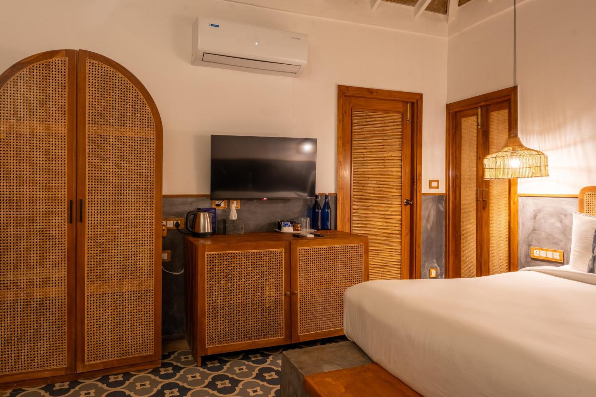 Azora By Ayatana, Goa Hotel Morjim Bagian luar foto