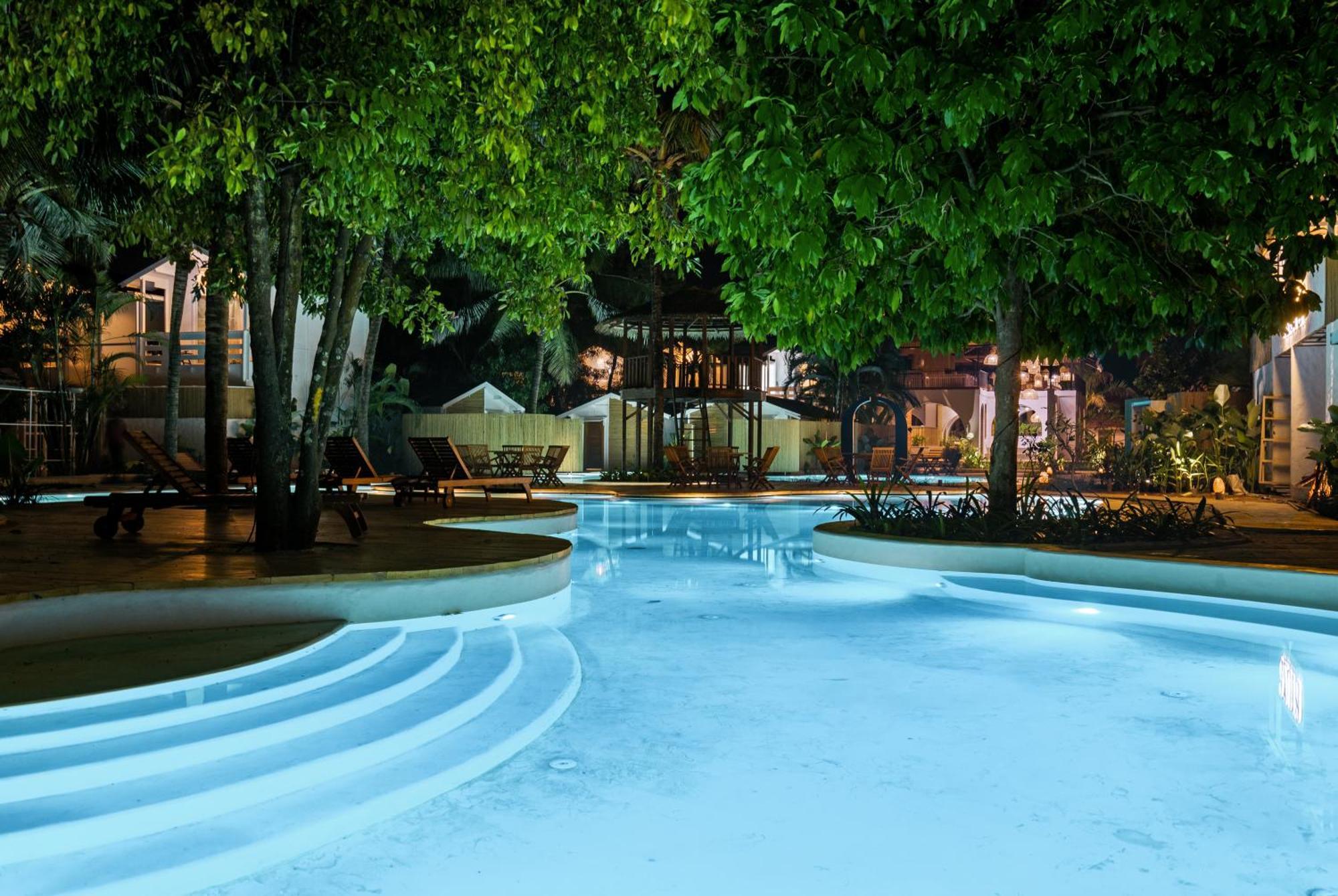 Azora By Ayatana, Goa Hotel Morjim Bagian luar foto