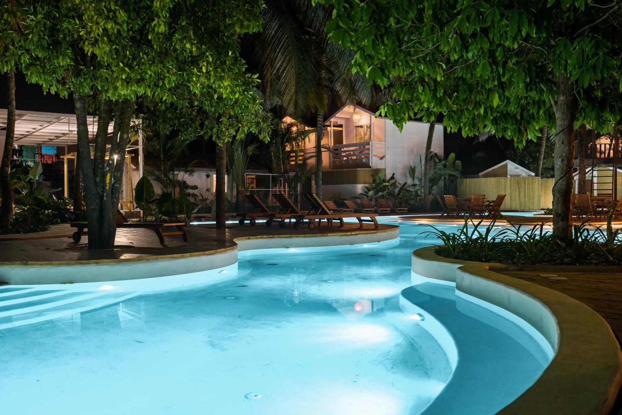 Azora By Ayatana, Goa Hotel Morjim Bagian luar foto